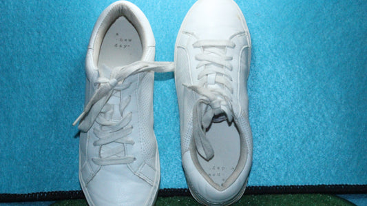 Target a new day Original Trainer | Size 41.0 | Preloved