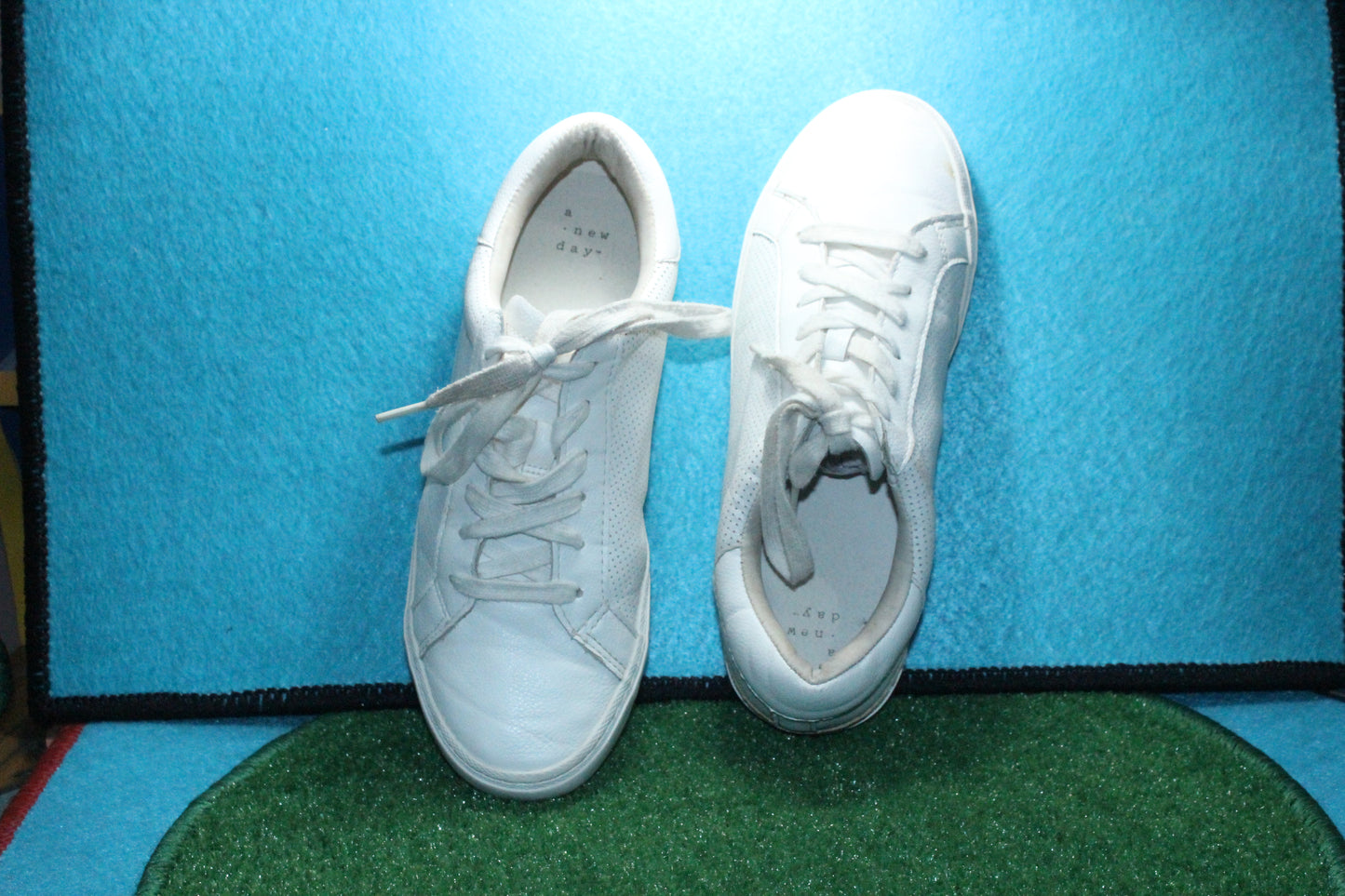 Target a new day Original Trainer | Size 41.0 | Preloved